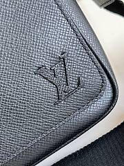 Bagsaaa Louis Vuitton District PM Black Taiga cowhide leather - 26 x 20 x 7 cm - 2