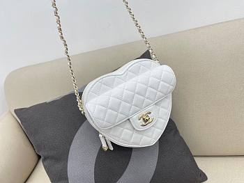 Bagsaaa Chanel White Heart - 18x16.5x6.5cm