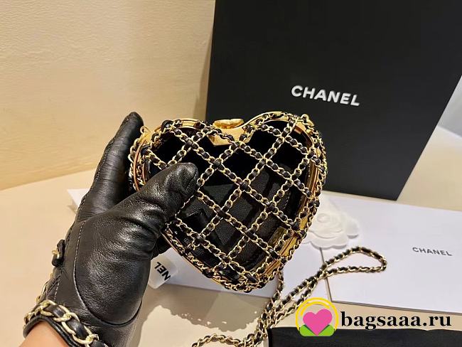 Bagsaaa Chanel HEART MINAUDIERE Lambskin & Gold-Tone Metal Black AS4027 - 13 × 14 × 3 cm - 1