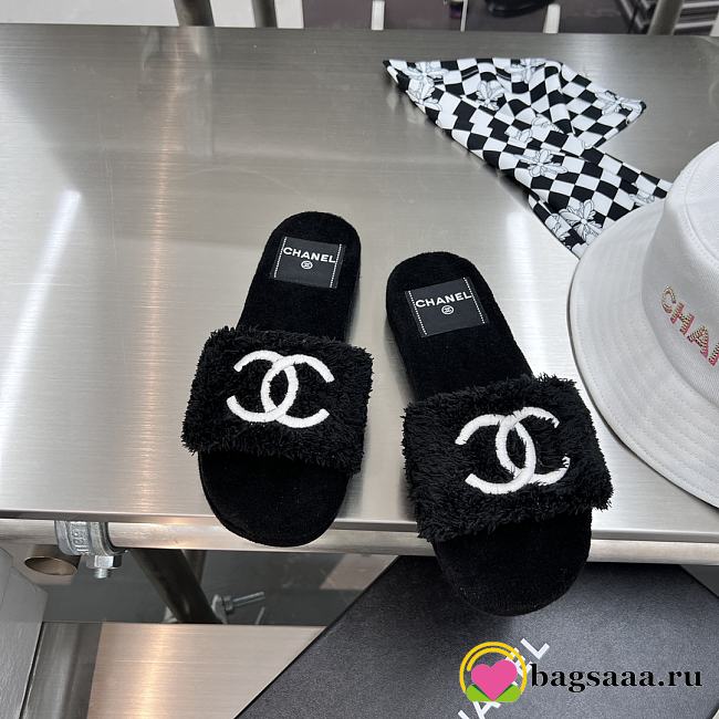 Bagsaaa Chanel CC Fur Black Slippers - 1