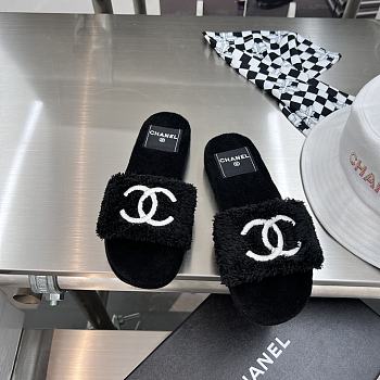 Bagsaaa Chanel CC Fur Black Slippers