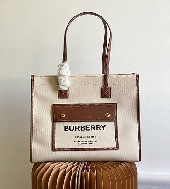 Bagsaaa Burberry White Freya Tote Bag 33*12.5*26cm