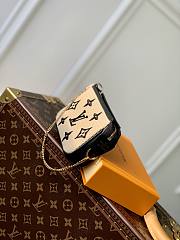 Bagsaaa Louis Vuitton By The Pool Mini Pochette Accessoires Black Cotton 15.5 x 10.5 x 4 cm - 3