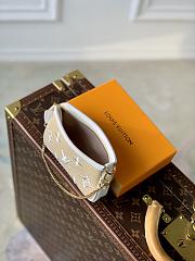	 Bagsaaa Louis Vuitton By The Pool Mini Pochette Accessoires White Cotton 15.5 x 10.5 x 4 cm - 5