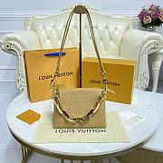 	 Bagsaaa Louis Vuitton Coussin BB Beige - 20 x 16 x 7 cm - 1