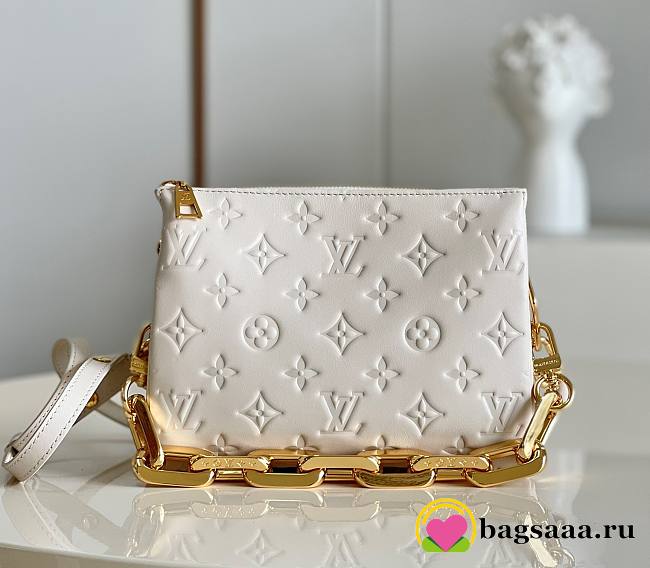 	 Bagsaaa Louis Vuitton Coussin BB White - 20 x 16 x 7 cm - 1