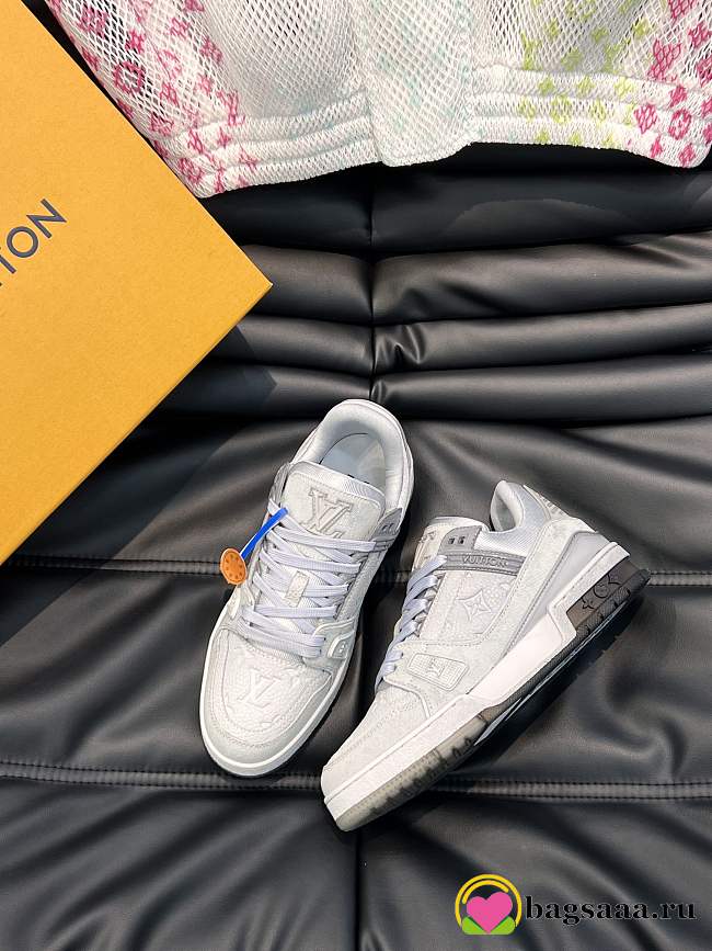 Bagsaaa Louis Vuitton Trainer Sneaker Grey Monogram-embossed grained calf leather - 1