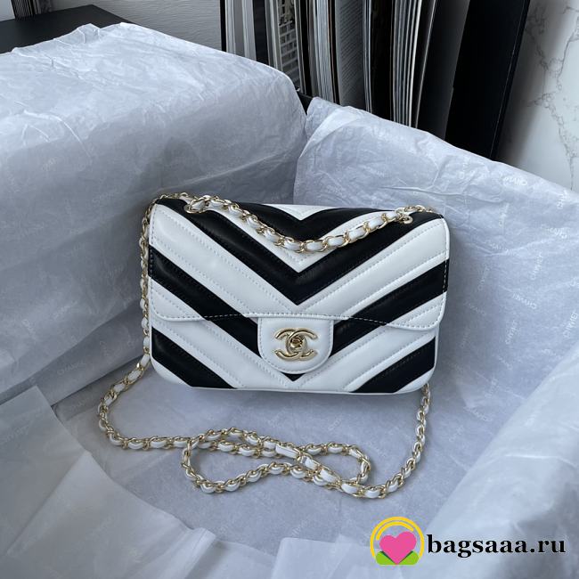 Bagsaaa Chanel Flap Bag Chevron Black and White - 20*13*5cm - 1