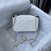 Bagsaaa Chanel Flap Bag Chevron Black and White - 20*13*5cm - 3