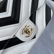 Bagsaaa Chanel Flap Bag Chevron Black and White - 20*13*5cm - 2