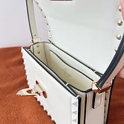 	 Bagsaaa Valentino Garavani Rockstud Shoulder White Bag - 18.5x12x8cm - 6