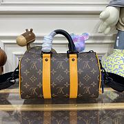 Bagsaaa Louis Vuitton Keepall Bandoulière 25 Monogram Macassa - 25 x 15 x 11cm - 3