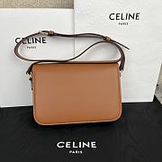 	 Bagsaaa Celine Classique Triomphe In shiny Calfskin Leather Brown - 22.5 X 16.5 X 7.5 cm - 5