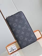 	 Bagsaaa Louis Vuitton Monogram Black Zippy Wallet - 19cm - 1