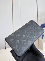 	 Bagsaaa Louis Vuitton Monogram Black Zippy Wallet - 19cm - 4