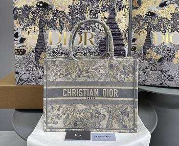 	 Bagsaaa Dior Book Tote Medium Ecru and Gray Toile de Jouy Embroider - 36 x 27.5 x 16.5 cm