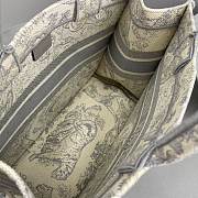 	 Bagsaaa Dior Book Tote Medium Ecru and Gray Toile de Jouy Embroider - 36 x 27.5 x 16.5 cm - 4