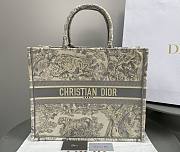 	 Bagsaaa Dior Book Tote Large Ecru and Gray Toile de Jouy Embroider - 42 x 35 x 18.5 cm - 1