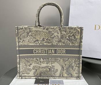 	 Bagsaaa Dior Book Tote Large Ecru and Gray Toile de Jouy Embroider - 42 x 35 x 18.5 cm