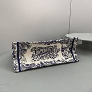 	 Bagsaaa Dior Book Tote Medium Blue Toile de Jouy Embroider - 36 x 27.5 x 16.5 cm - 5