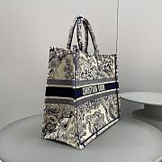 	 Bagsaaa Dior Book Tote Large Blue Toile de Jouy Embroider - 42 x 35 x 18.5 cm - 5