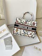 Bagsaaa Dior Book Tote Medium White Multicolor Dior Petites Fleurs Embroidery - 36 x 27.5 x 16.5 cm - 1