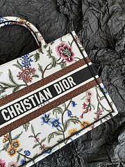 Bagsaaa Dior Book Tote Medium White Multicolor Dior Petites Fleurs Embroidery - 36 x 27.5 x 16.5 cm - 2