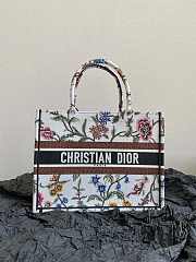 Bagsaaa Dior Book Tote Medium White Multicolor Dior Petites Fleurs Embroidery - 36 x 27.5 x 16.5 cm - 3