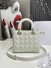 	 Bagsaaa Dior Lady Medium White Bag 24cm - 3