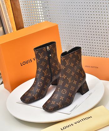	 Bagsaaa Louis Vuitton Monogram Ankle Boot