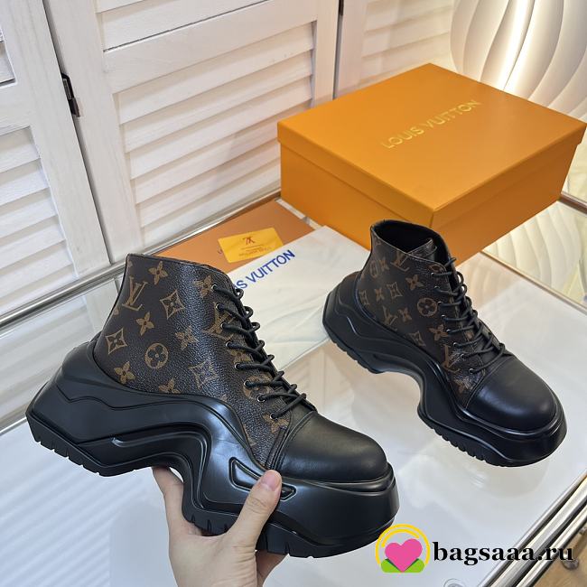 	 Bagsaaa Louis Vuitton Black and Brown Monogram Sneakers - 1