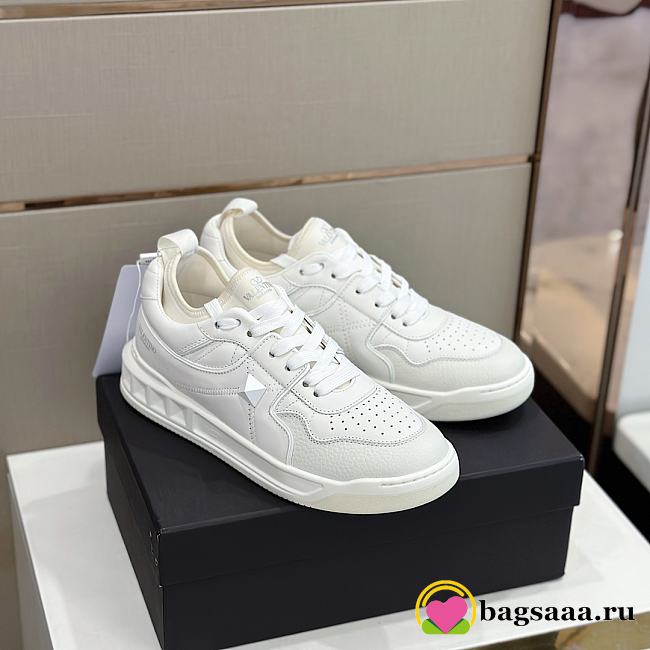 	 Bagsaaa Valentino On Stud White Sneaker - 1
