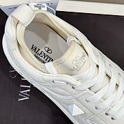 	 Bagsaaa Valentino On Stud White Sneaker - 6