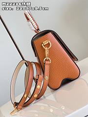 	 Bagsaaa Louis Vuitton Twist MM Epi Bag Brown Quartz - 23 x 17 x 9.5 cm - 3