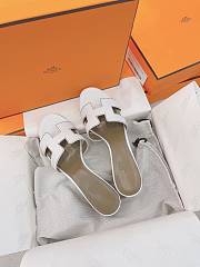 	 Bagsaaa Hermes Oasis White Heeled Sandals - 4