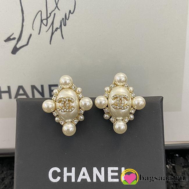 Bagsaaa Chanel Stud Earrings Pearl & Crystal Gold  - 1
