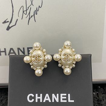 Bagsaaa Chanel Stud Earrings Pearl & Crystal Gold 