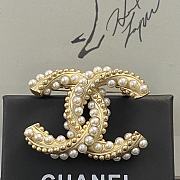 Bagsaaa Chanel CC Logo Pearl and Gold Brooch - 1