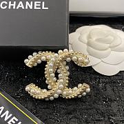 Bagsaaa Chanel CC Logo Pearl and Gold Brooch - 3