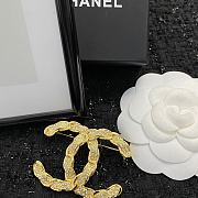 Bagsaaa Chanel Gold and Crystal Brooch - 3