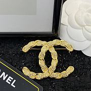 Bagsaaa Chanel Gold and Crystal Brooch - 2