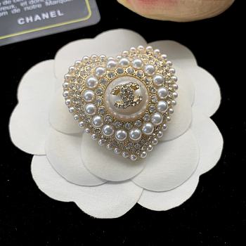 Bagsaaa Chanel Pearl Heart Gold Brooch