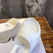 	 Bagsaaa Givenchy White Marshmallow Heeled Sandals - 6