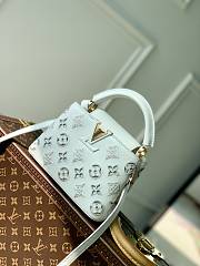 Bagsaaa Louis Vuitton Capucines Mini White Monogram - 21x14x8cm - 1