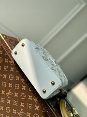 Bagsaaa Louis Vuitton Capucines Mini White Monogram - 21x14x8cm - 3