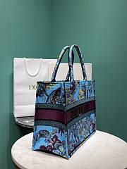	 Bagsaaa Dior Book Tote Medium Blue Toile de Jouy Voyage Embroidery - 36 x 27.5 x 16.5 cm - 6