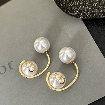 Bagsaaaa Dior Montaigne With Pearl Earrings
