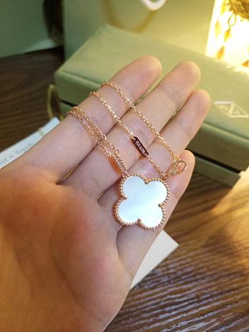 	 Bagsaaa Van Cleef & Arpels Clover White Necklace