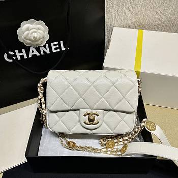 	 Bagsaaa Chanel White Flap Bag - 21X14.5X6cm