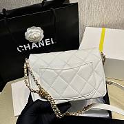 	 Bagsaaa Chanel White Flap Bag - 21X14.5X6cm - 6